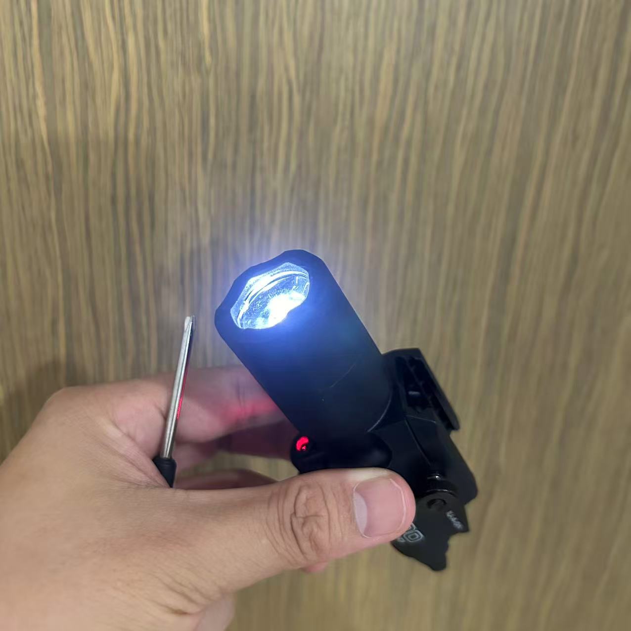 X400U Tactical Infrared Laser  – Industrial Laser Gun recenzja i cena